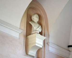 Fig. 3, Giovan Battista Longanesi, Busto di Giuseppe Antonelli, 1898, Ferrara, Palazzo Schifanoia, atrio