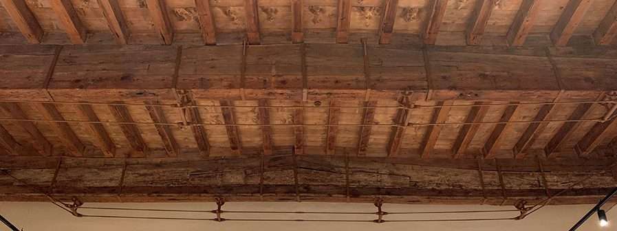 Fig. 9 - Impiego di tiranti intradossali nel consolidamento del Salone dei Mesi