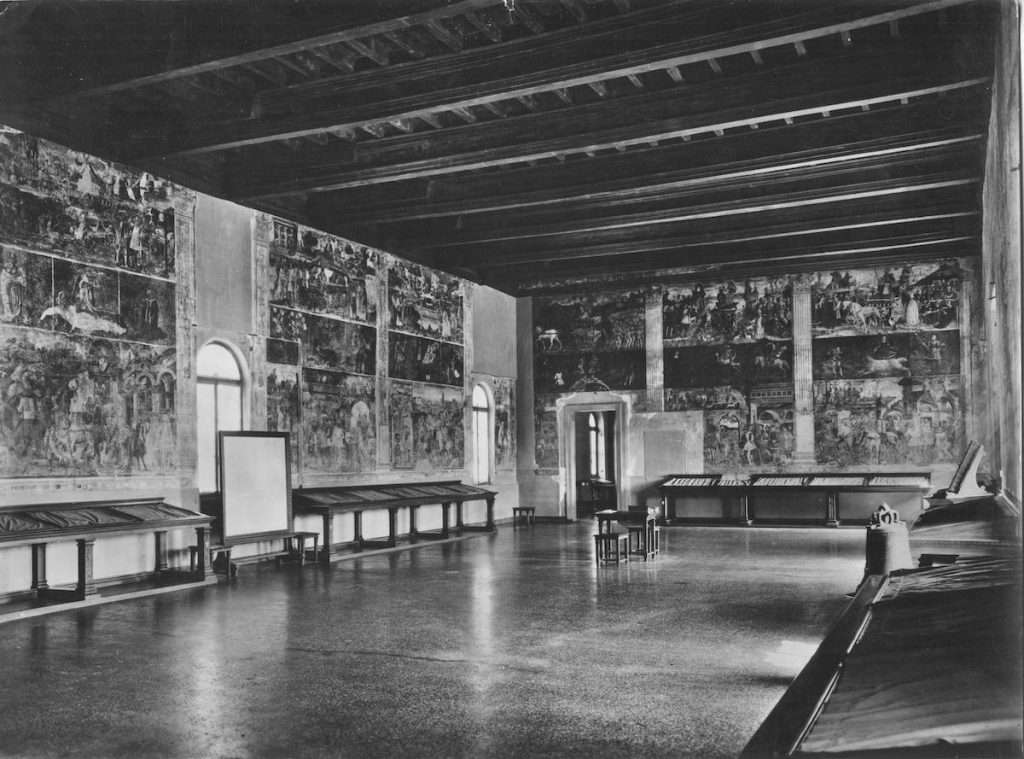 Fig. 1 - Il Salone nei Mesi agli inizi del Novecento in una foto Vecchi-Graziani