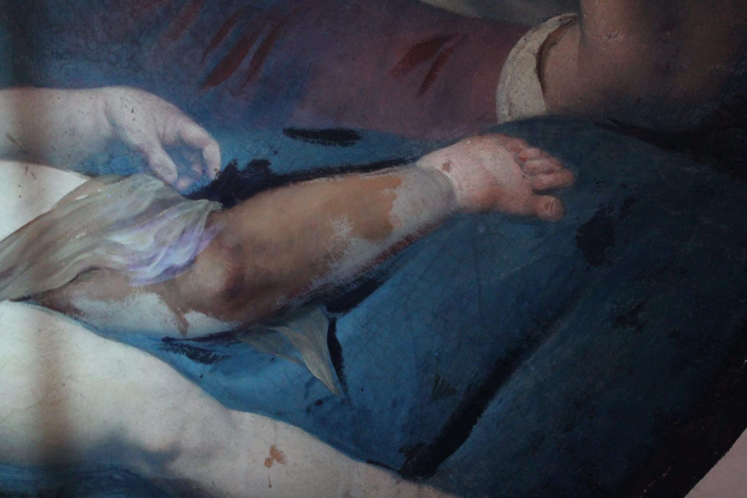 Part. della ridipintura sulla gamba del Bambino con luce UV
